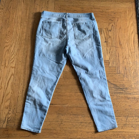 GAP LIGHT WASH JEANS (12/31) - Picture 9 of 11